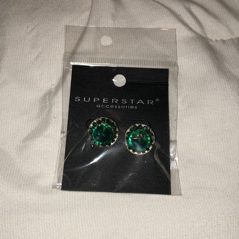Green/emerald stone earrings